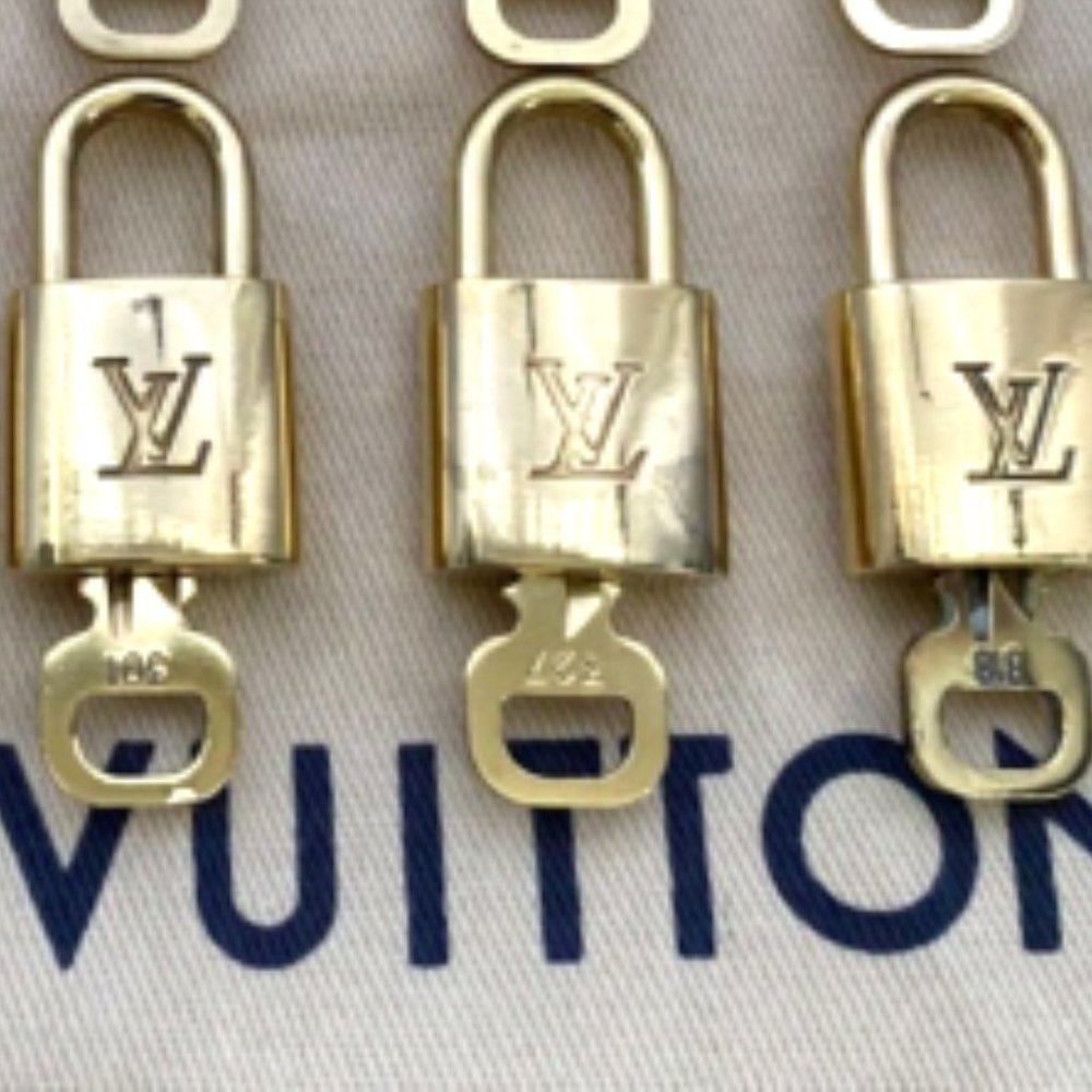 SALE! Louis Vuitton Lock & Key Gold Brass Authentic MINT - Picture 13 of 15